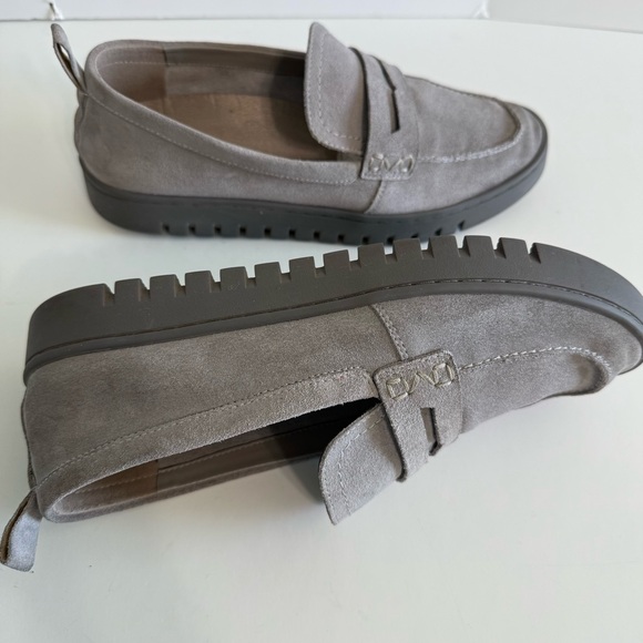 Vionic Uptown Suede Loafers Flats Women Size 9 Light Gray Comfy Work Office - Picture 4 of 13